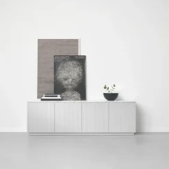 Aparador Beam, Gris claro, base gris claro, panel superior en mármol carrara
