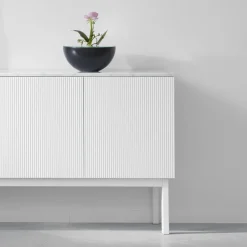 Aparador Beam, Lacado blanco, base de roble aceitado blanco