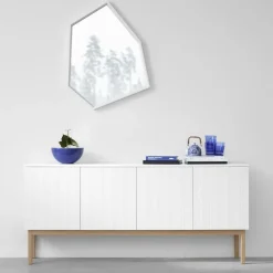 Aparador Beam, Lacado blanco, base de roble aceitado