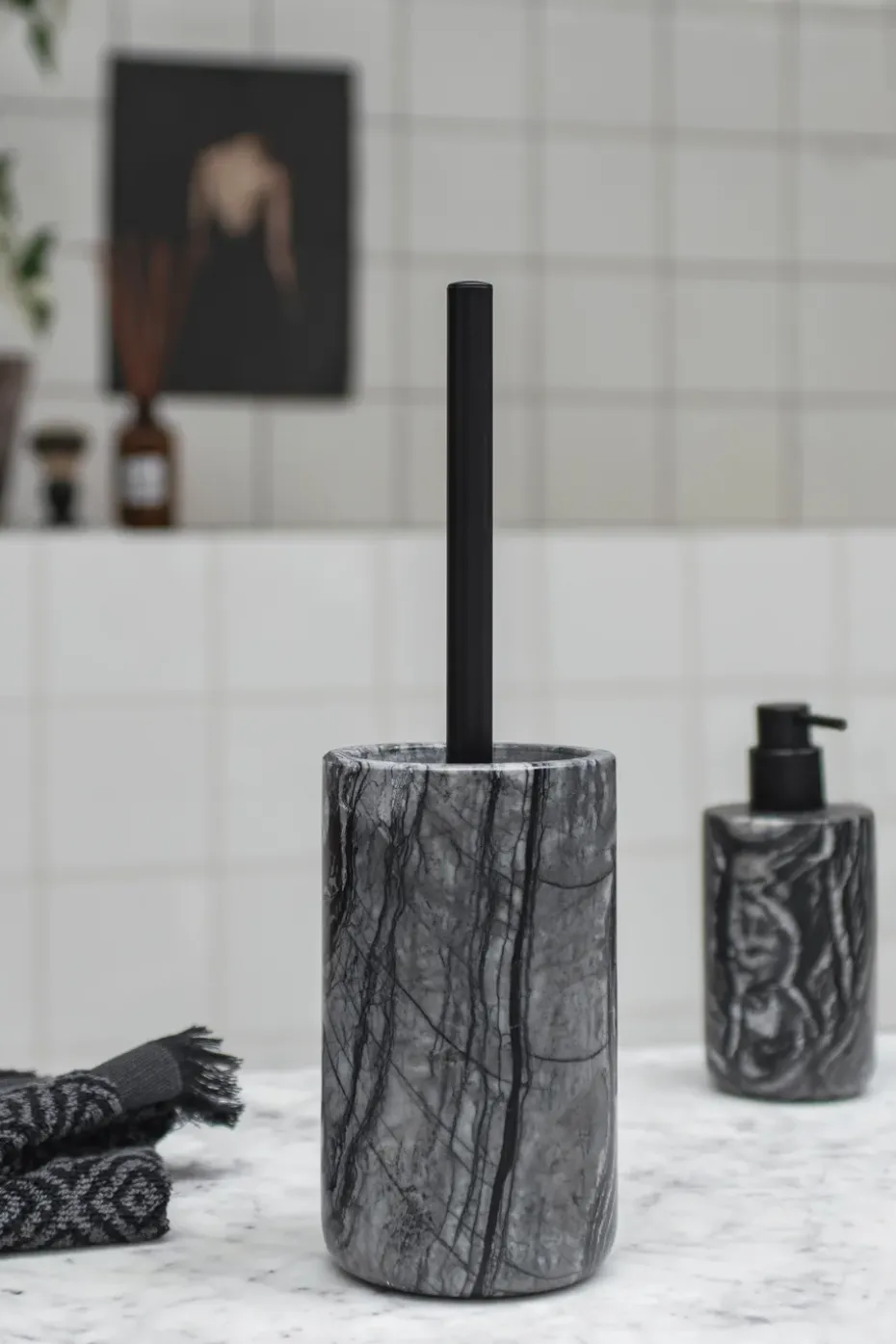 Escobilla de baño Marble 36 cm, Negro-gris