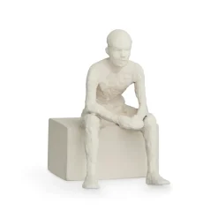 Escultura con mensaje Character, The reflective one