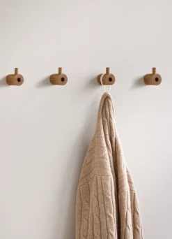 Gancho Moebe wooden wall hook, Roble