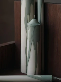 Vela cilíndrica Dryp, Tea Green, 20 cm