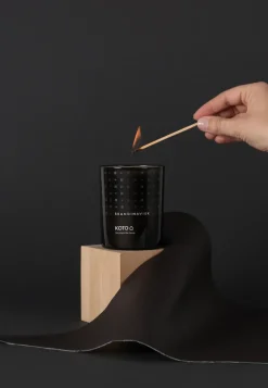 Vela perfumada con tapa Koto, 200 g